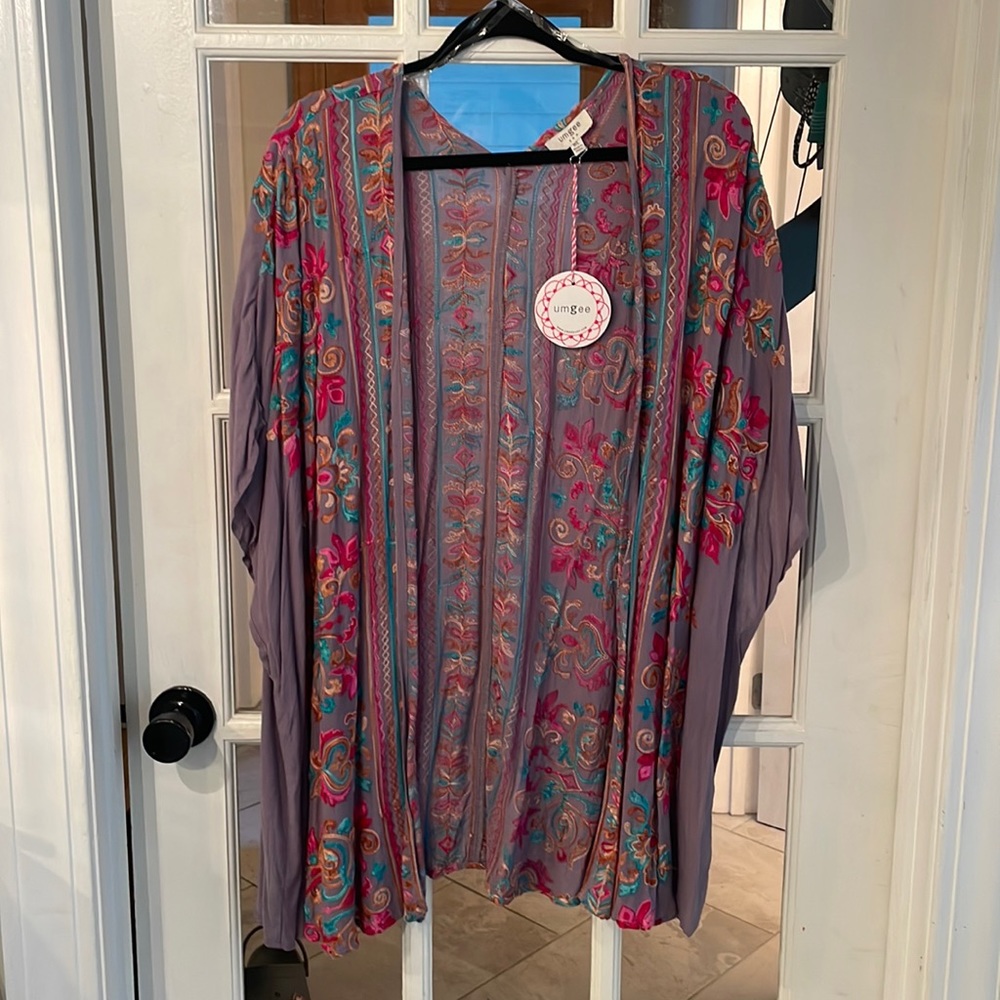 Umgee Embroidered Flower Kimono M/L